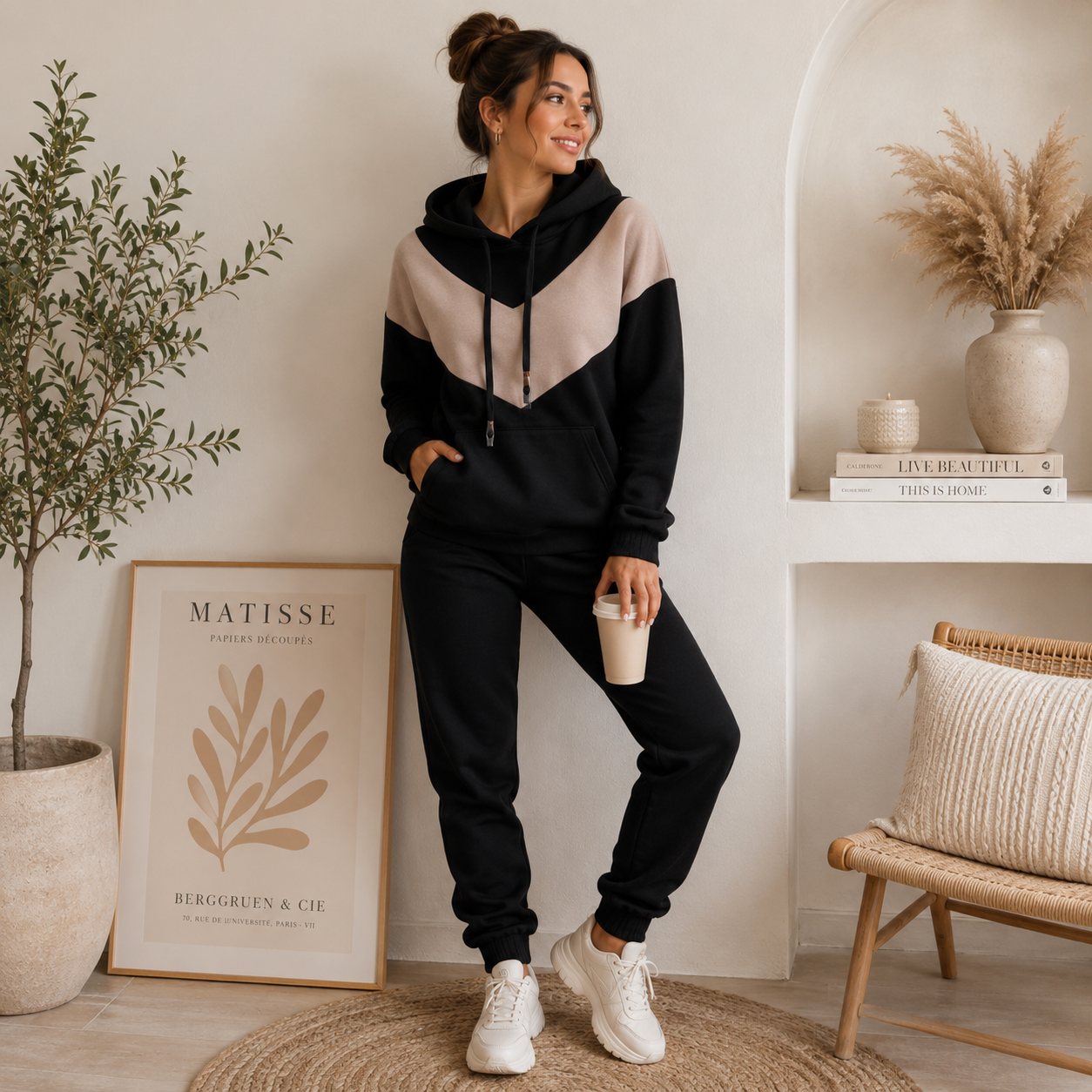 Virginia women's two-piece sweatshirt and pants set – product photo 4